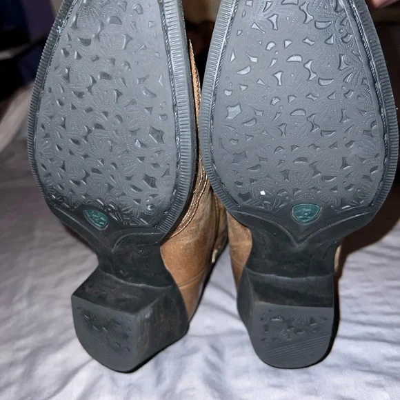Women’s Ariat Boots - Picture 3 of 5